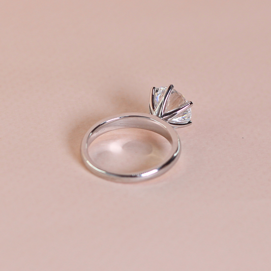 4.02ct Solitaire Lab-grown ring