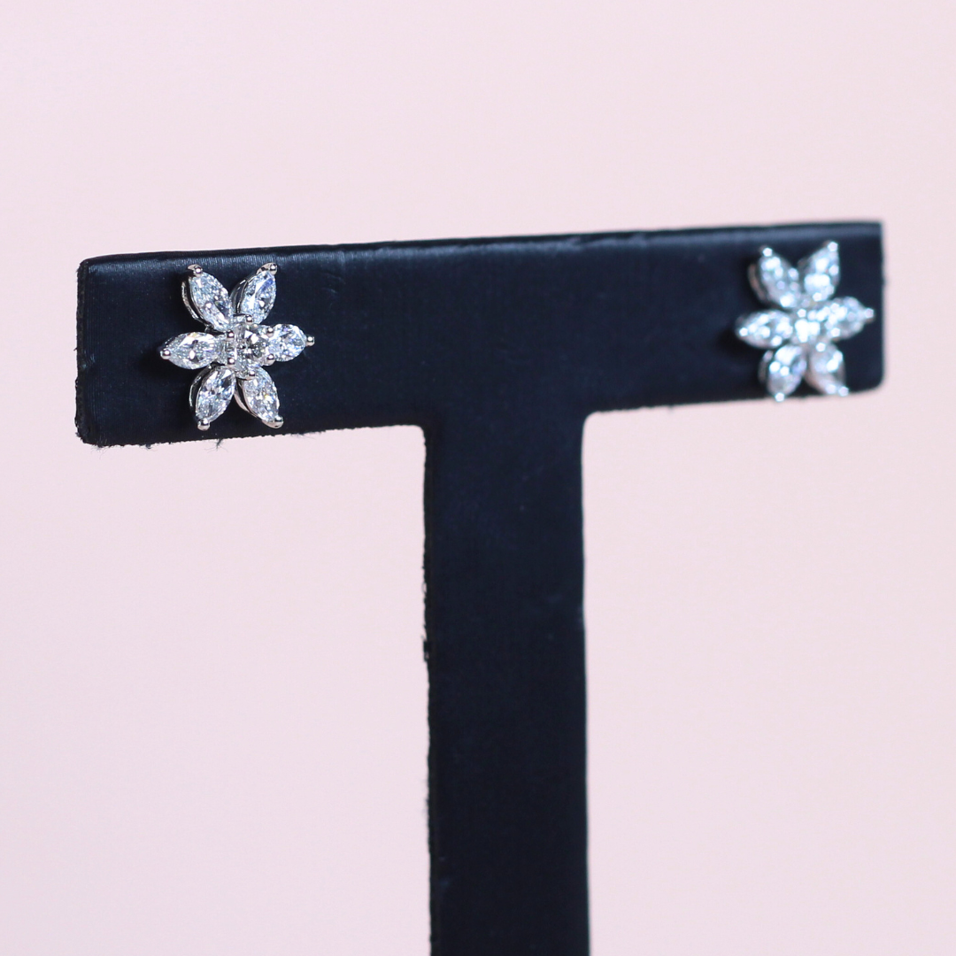 1.44cts Flower Platinum Stud earrings