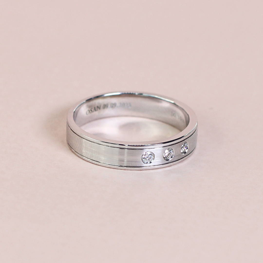 .09cts 3-stone Male ring