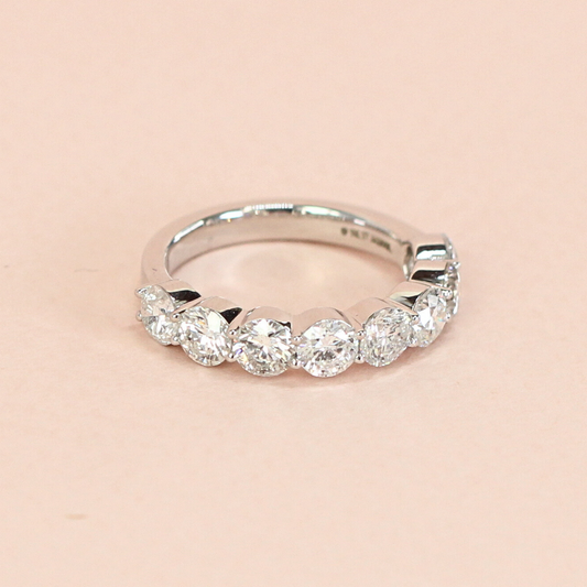 2.61cts 8-stone Round cut ring