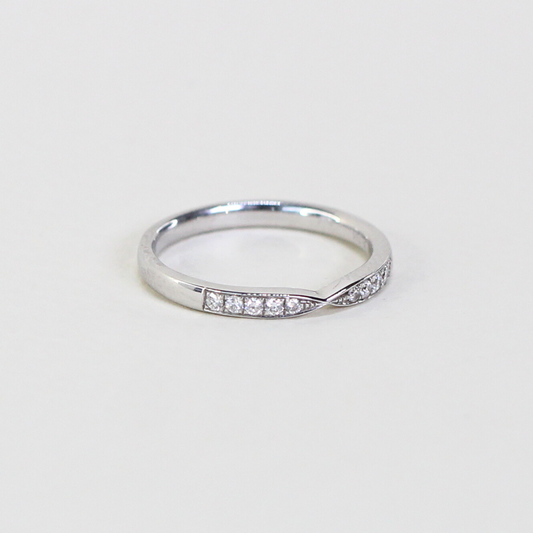 .09cts Round cut ring