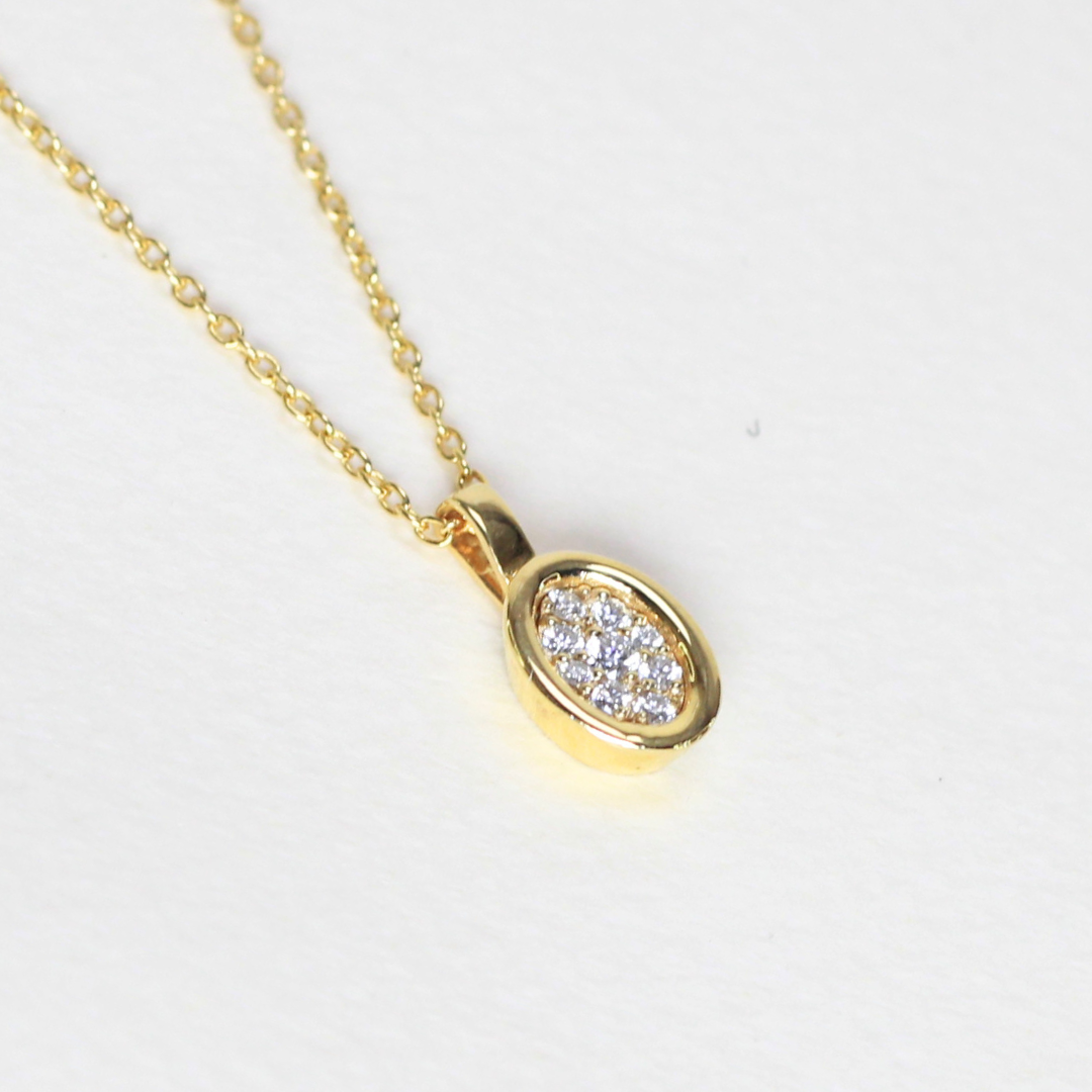 .14ct Oval cut bezeled necklace