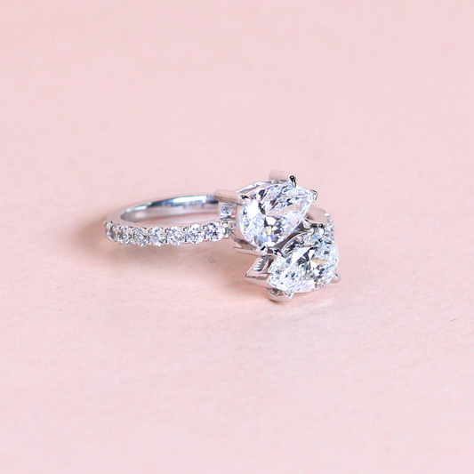 2.2cts Lab-grown Toi et Moi ring