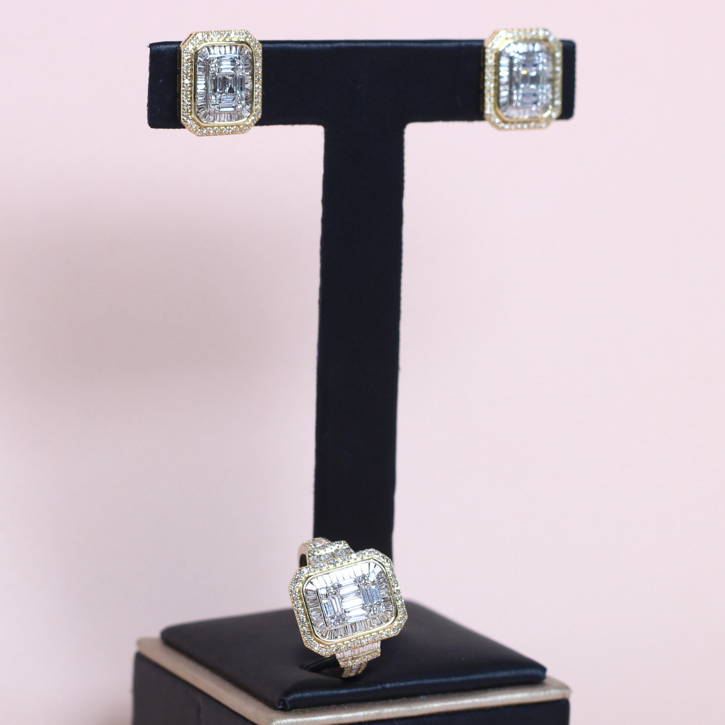 1.90cts Rectangular Cushion Illusion set