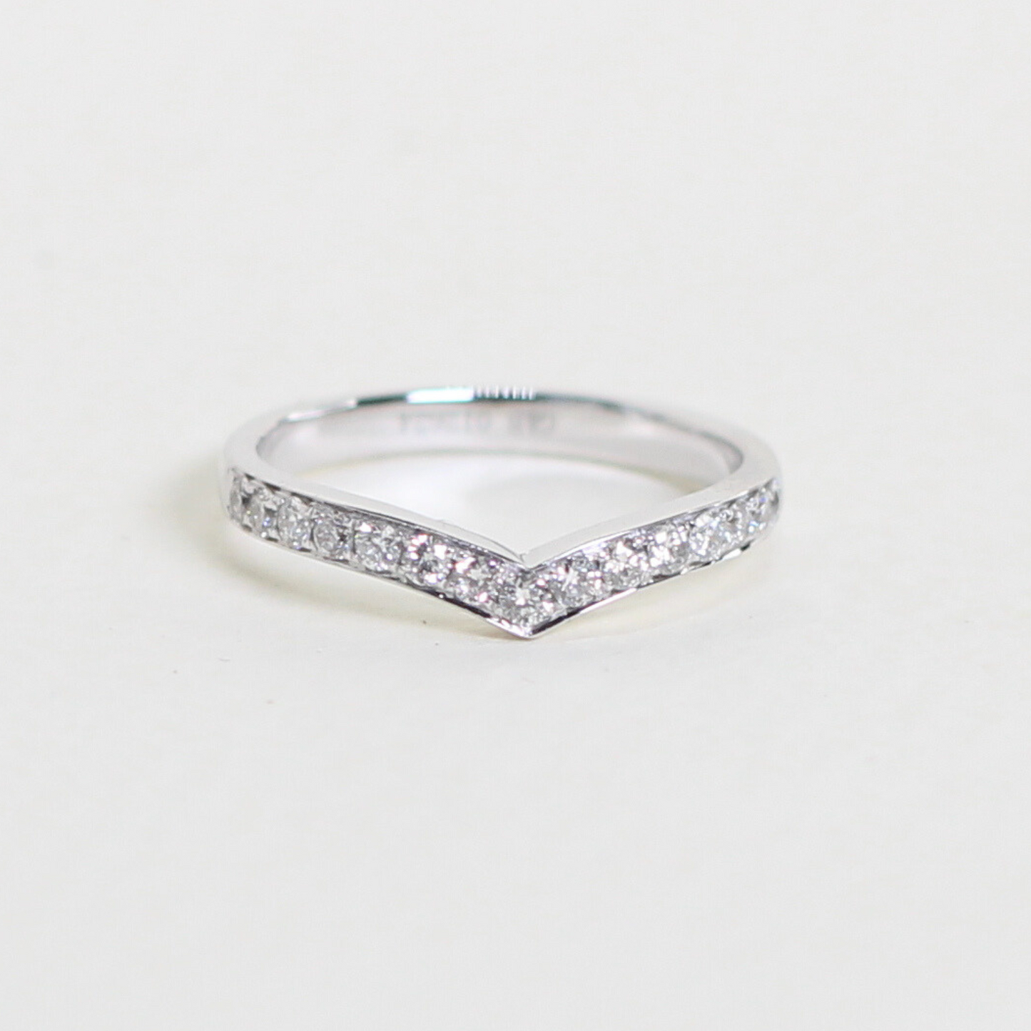 .38cts Round cut Chevron ring