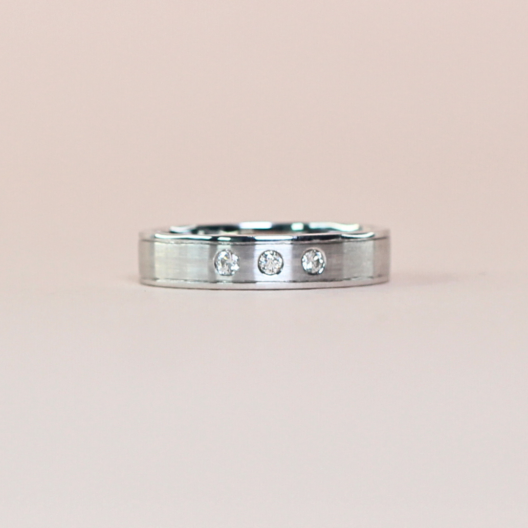.09cts 3-stone Male ring
