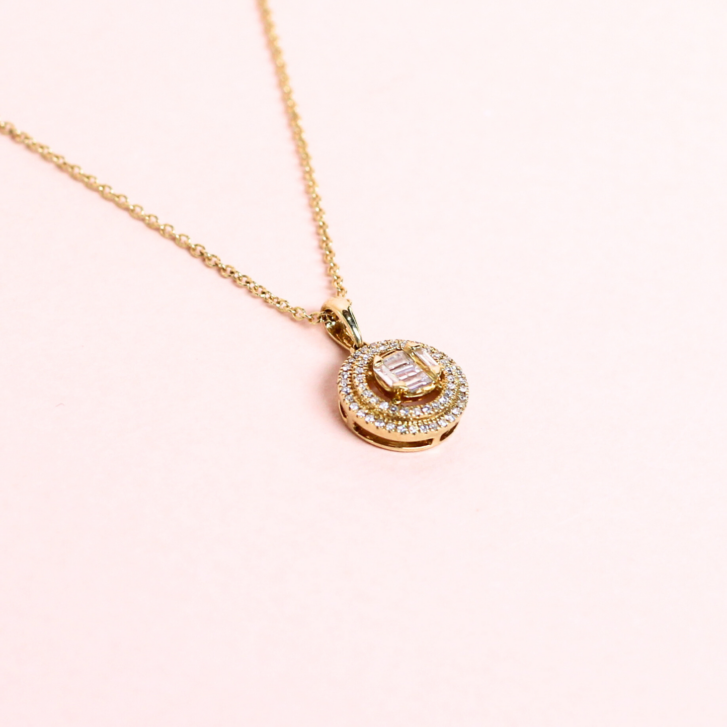 .18cts Round Illusion necklace