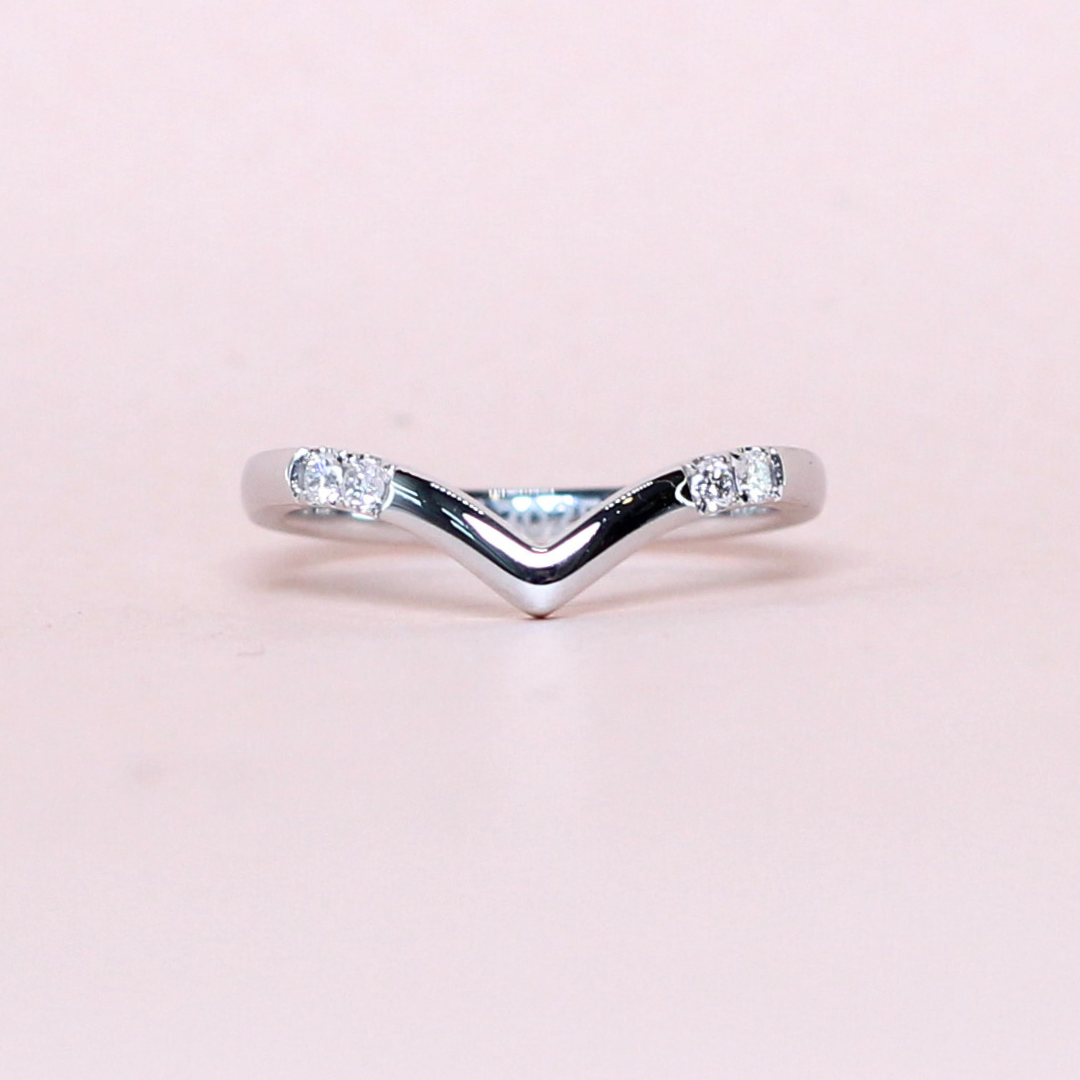 .08cts 4-stone Round cut Chevron Platinum ring