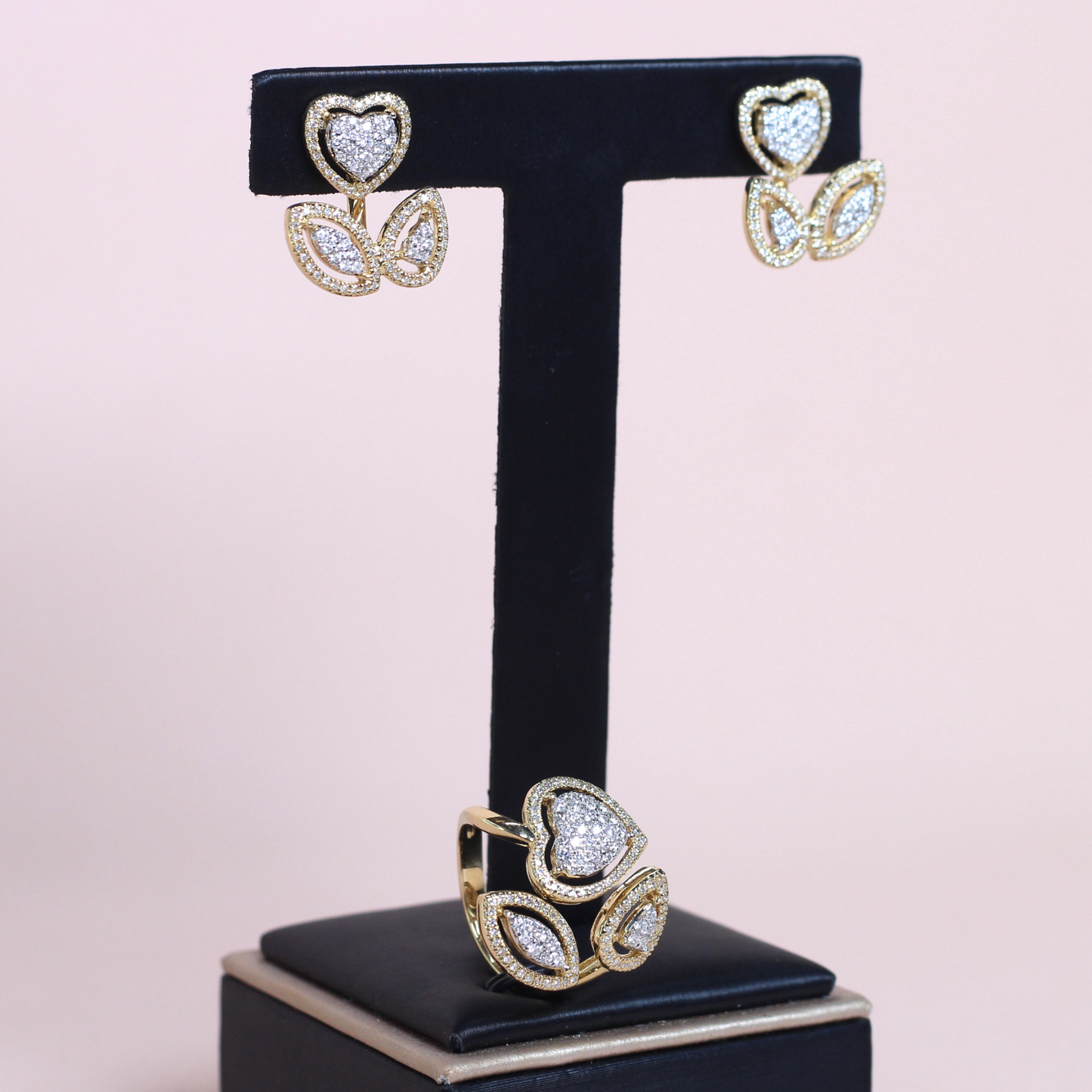 1.30cts Leaf Illusion set with detachable jacket