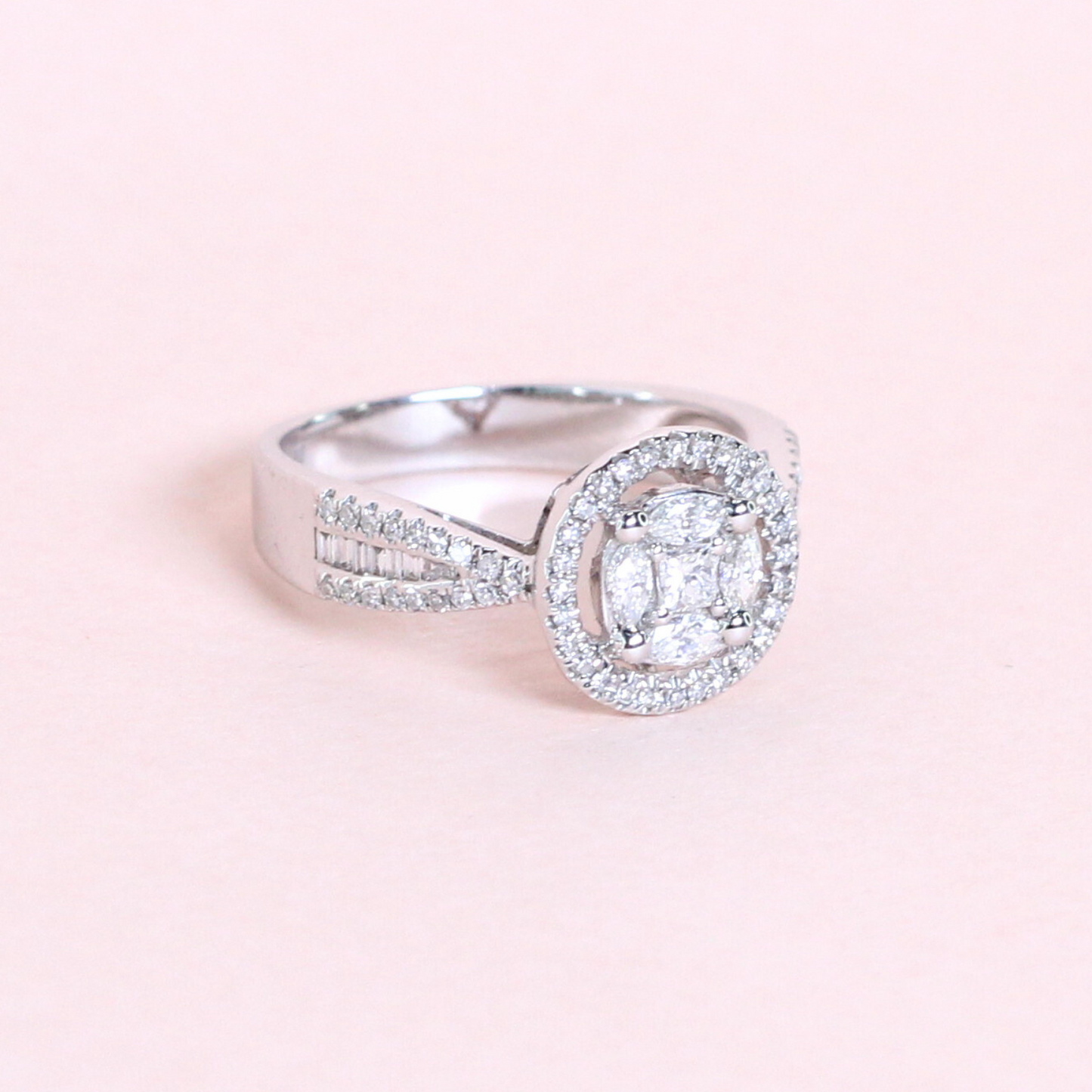 .90cts Round Illusion ring with halo