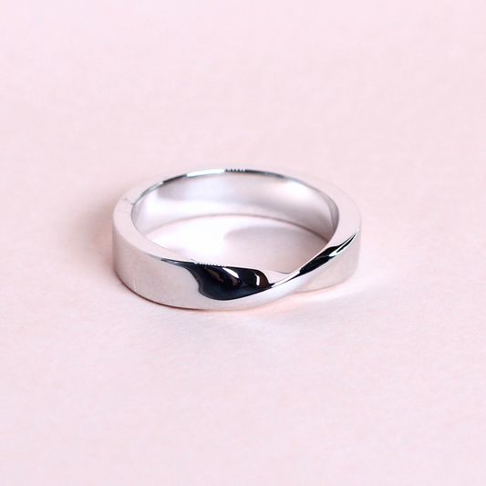4.5mm Twisted glossy Platinum Male ring
