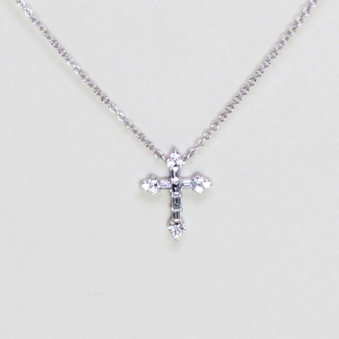 .17cts Cross necklace
