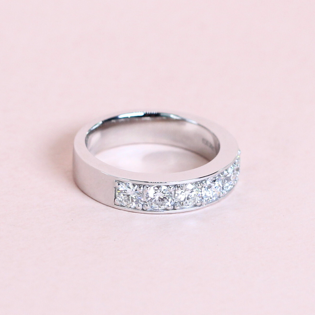 .90cts 6-stone Round cut Platinum ring