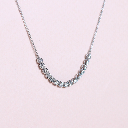 .54cts Round cut Smile necklace