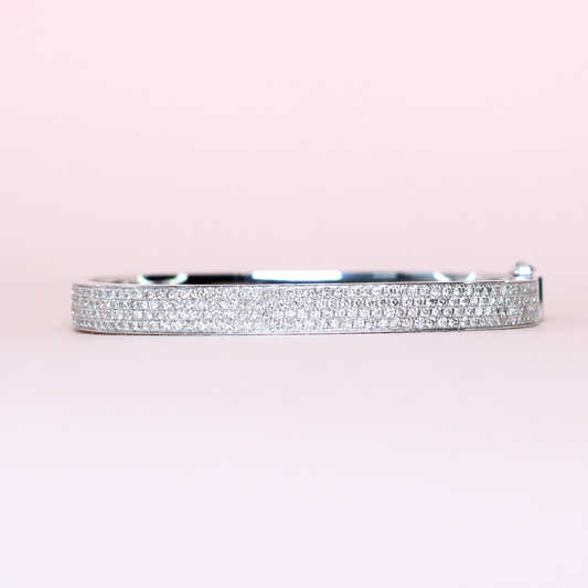 2.76cts Round cut Micro-pavé bangle