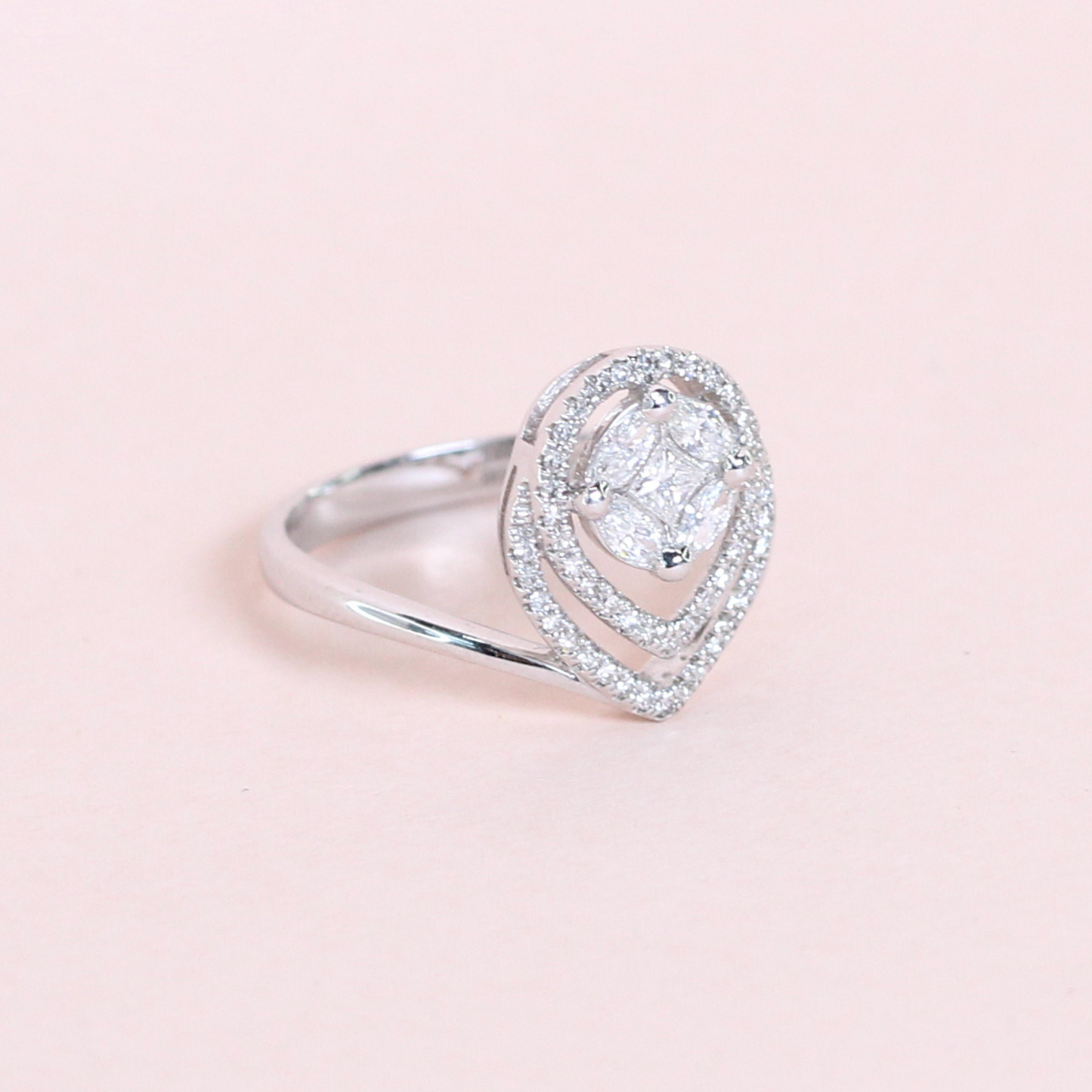 1cts Round Illusion ring with pear-shaped halo