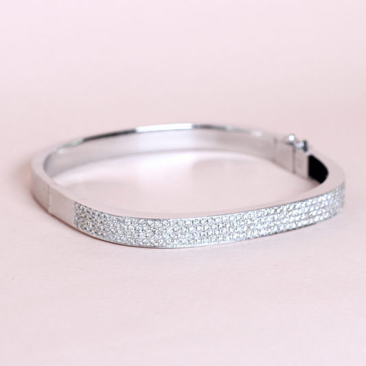 2.76cts Round cut Micro-pavé bangle