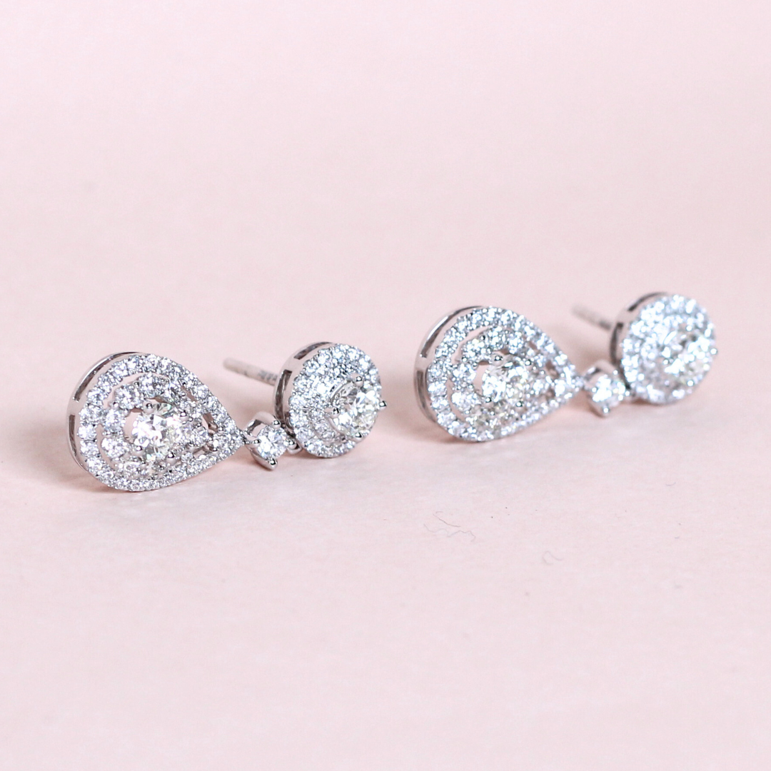 1.80cts Round Dangling earrings with halo