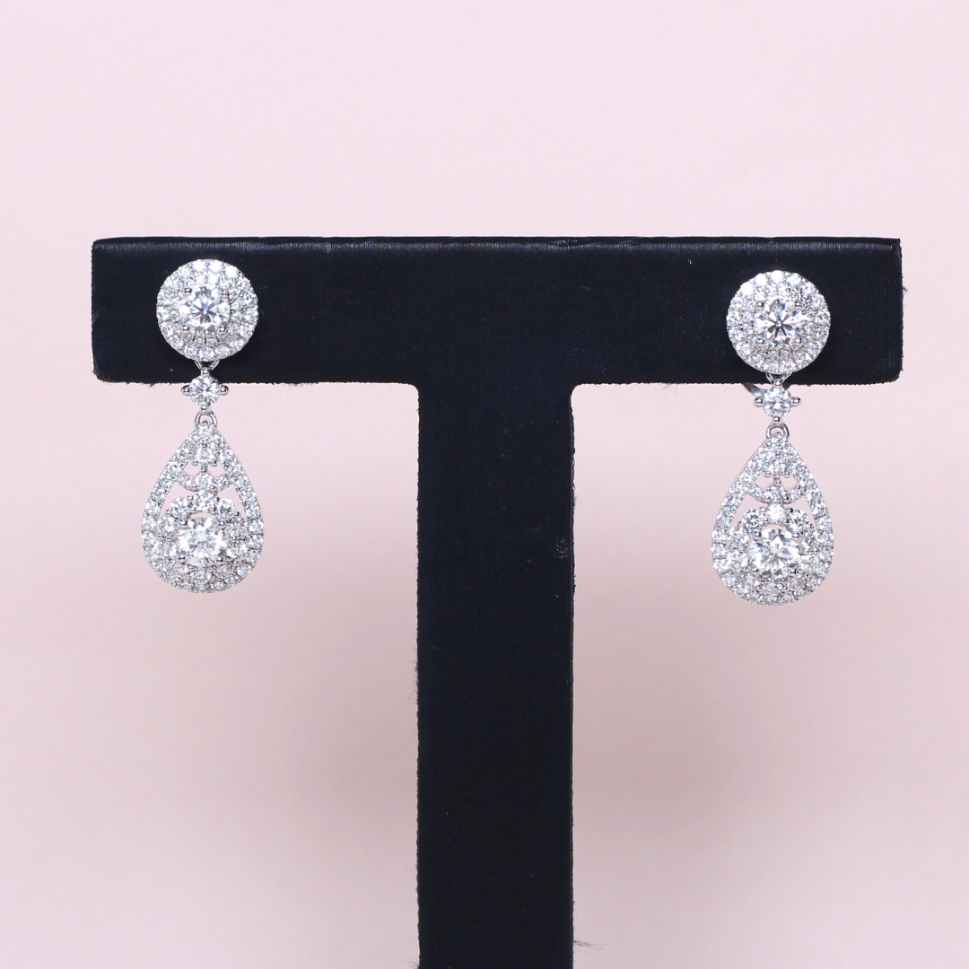 1.80cts Round Dangling earrings with halo