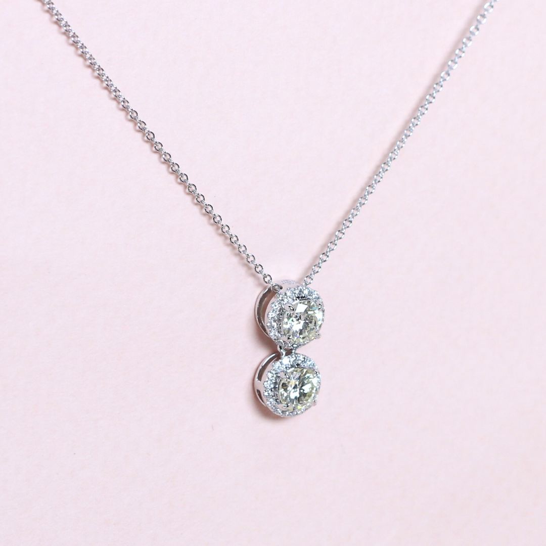 1.20cts Round cut necklace with halo