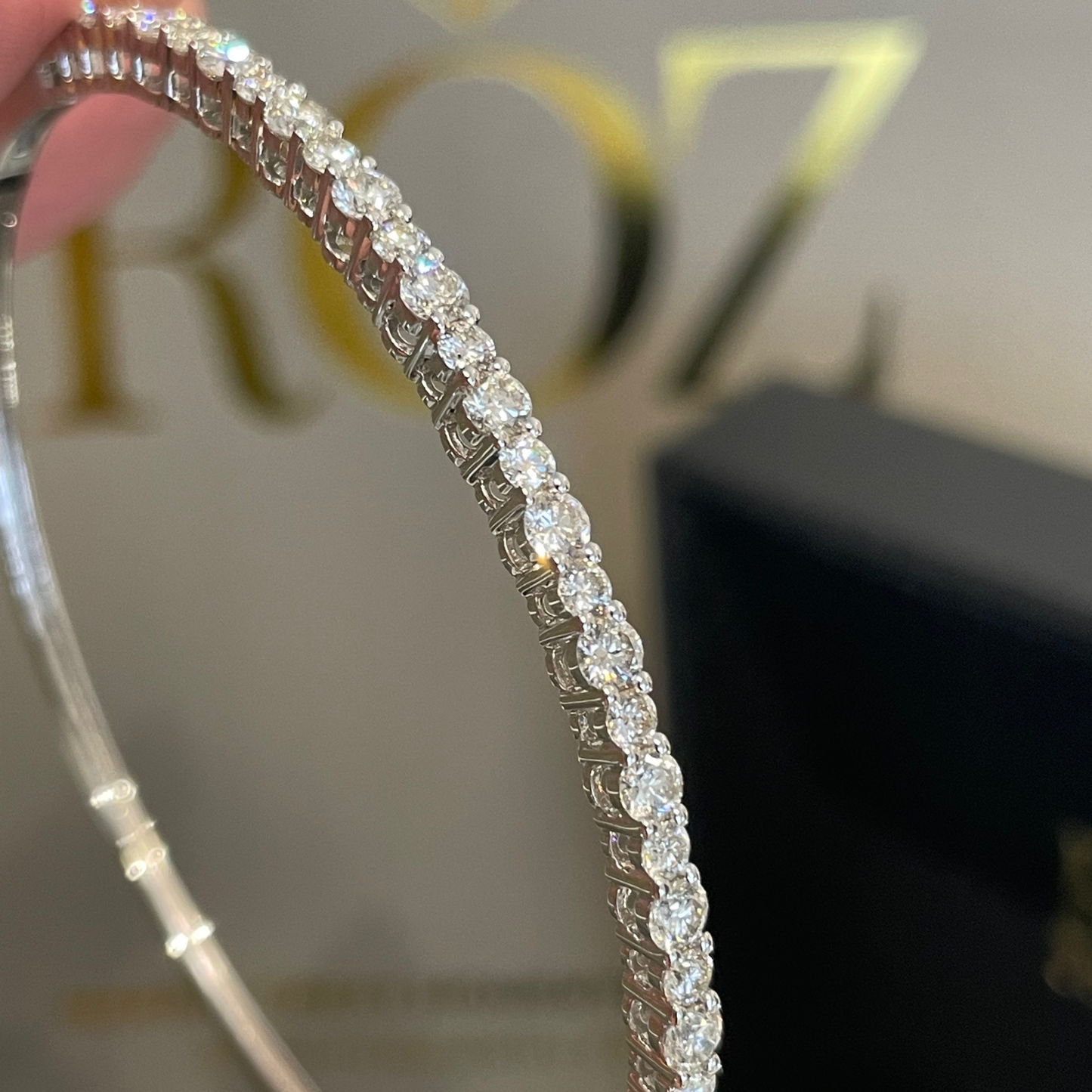 1.80cts Round cut bangle
