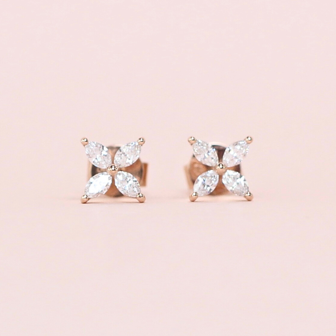 .60cts Flower Stud earrings
