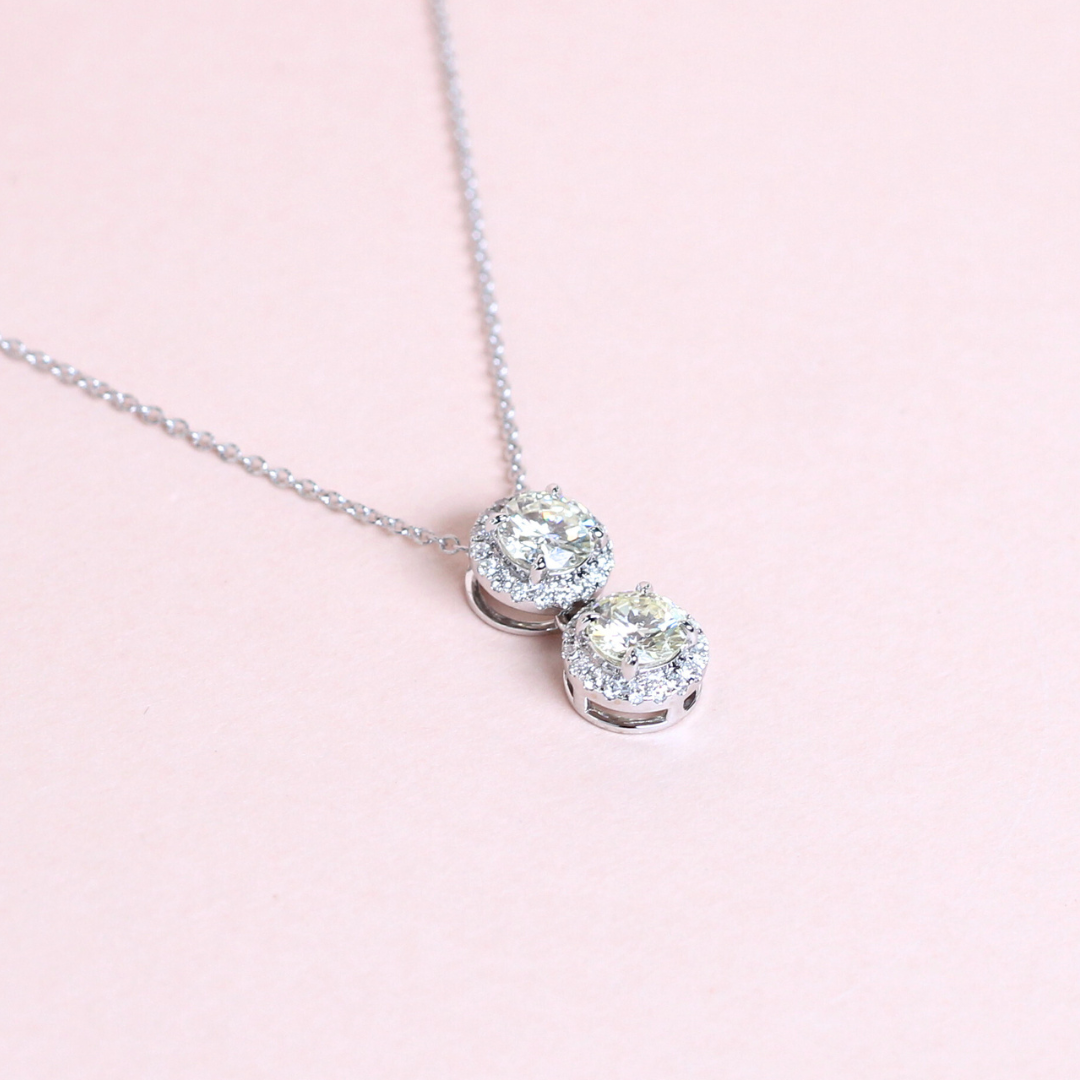 1.20cts Round cut necklace with halo