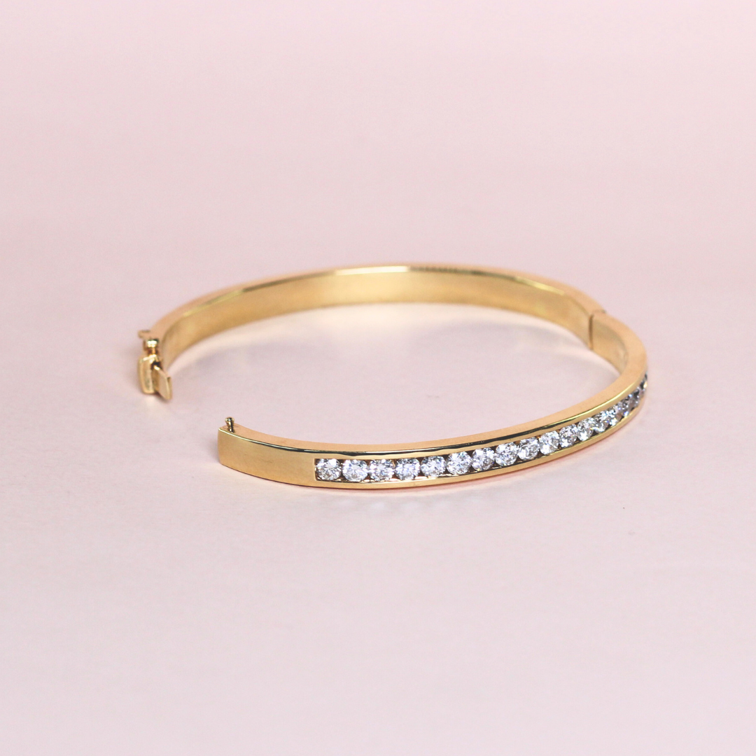 2.70cts Round cut Channel bangle