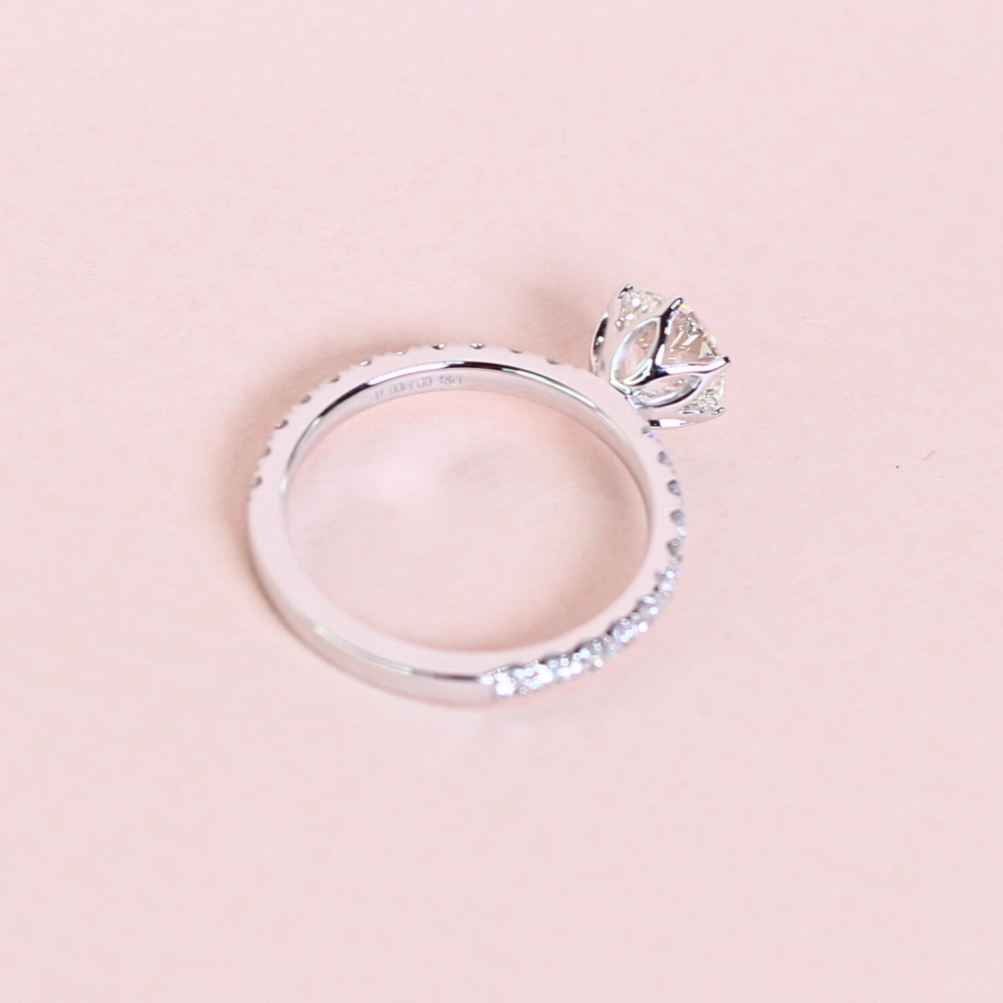 1.48cts Round cut Pavé ring