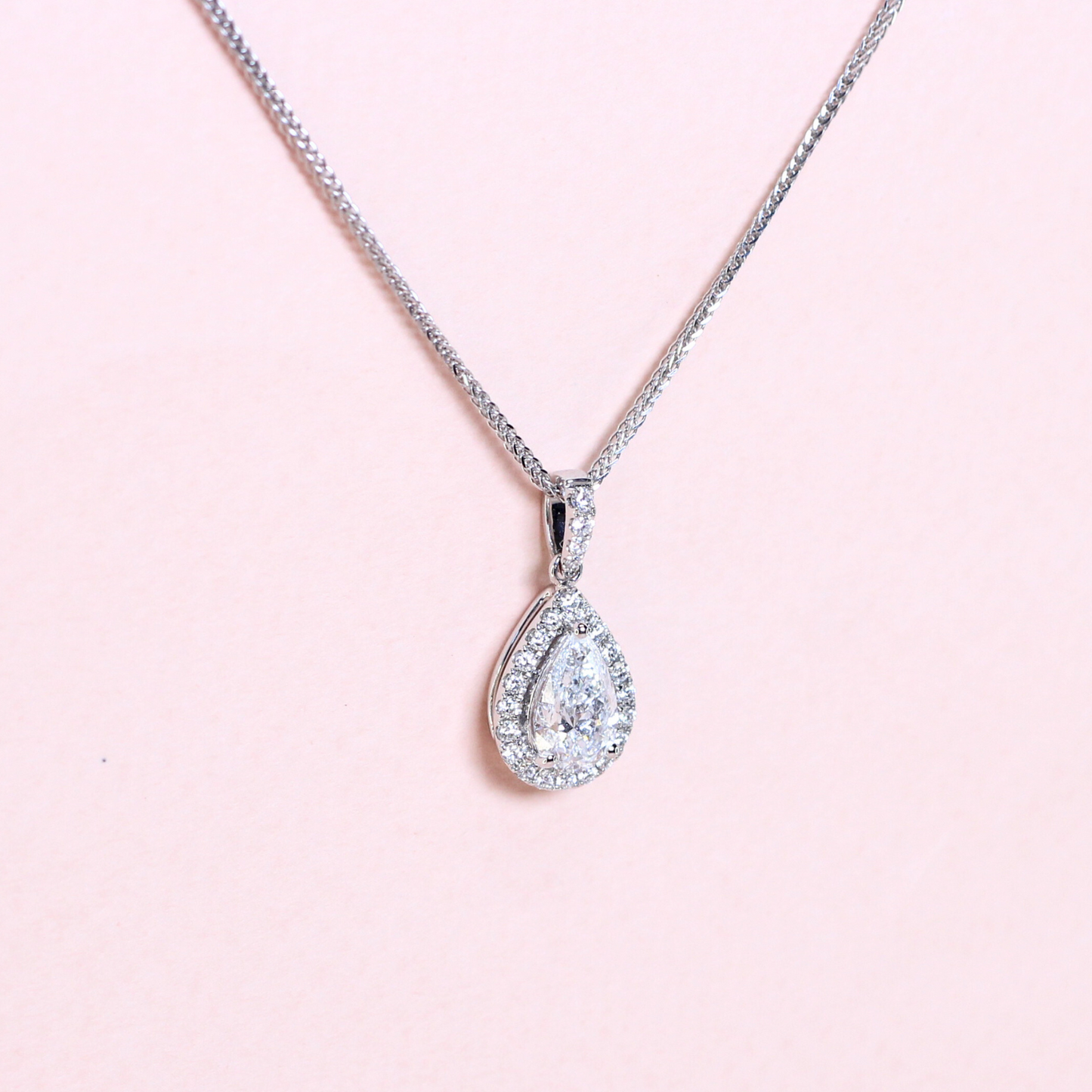 1.20cts Pear cut necklace with halo