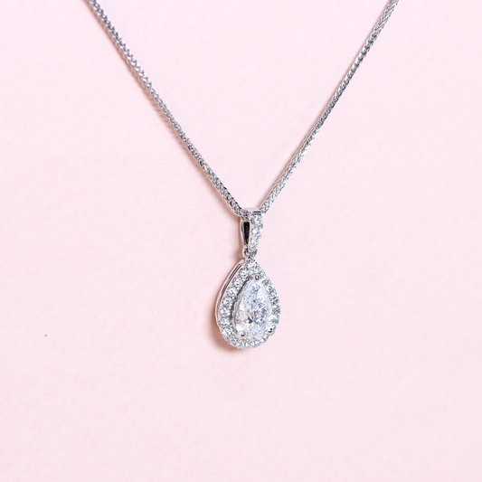 1.20cts Pear cut necklace with halo