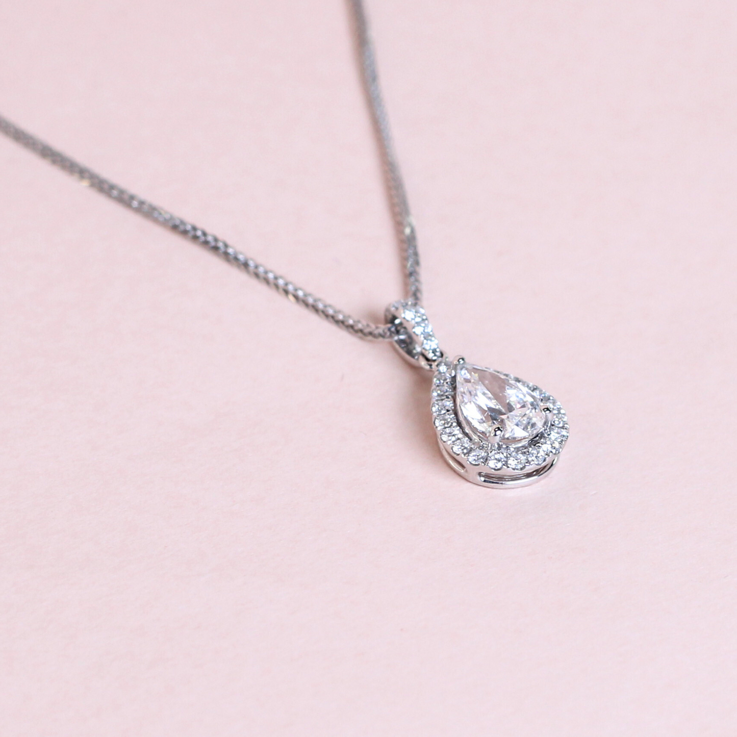 1.20cts Pear cut necklace with halo