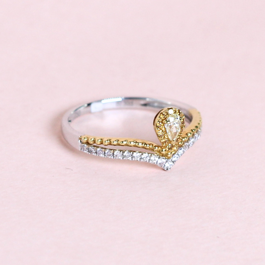 .30cts Pear cut Chevron statement ring