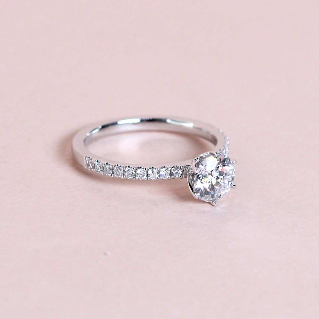 1.28cts Round cut Pavé ring