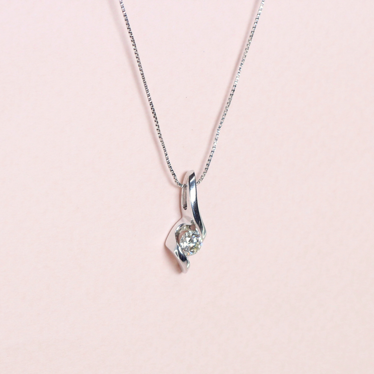 .25ct Round cut Solitaire necklace