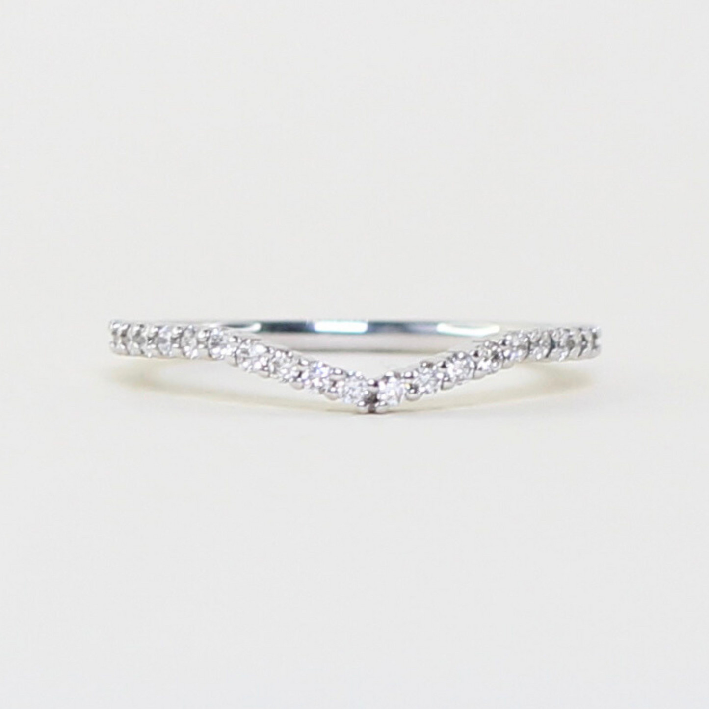 .22cts Round cut Chevron ring