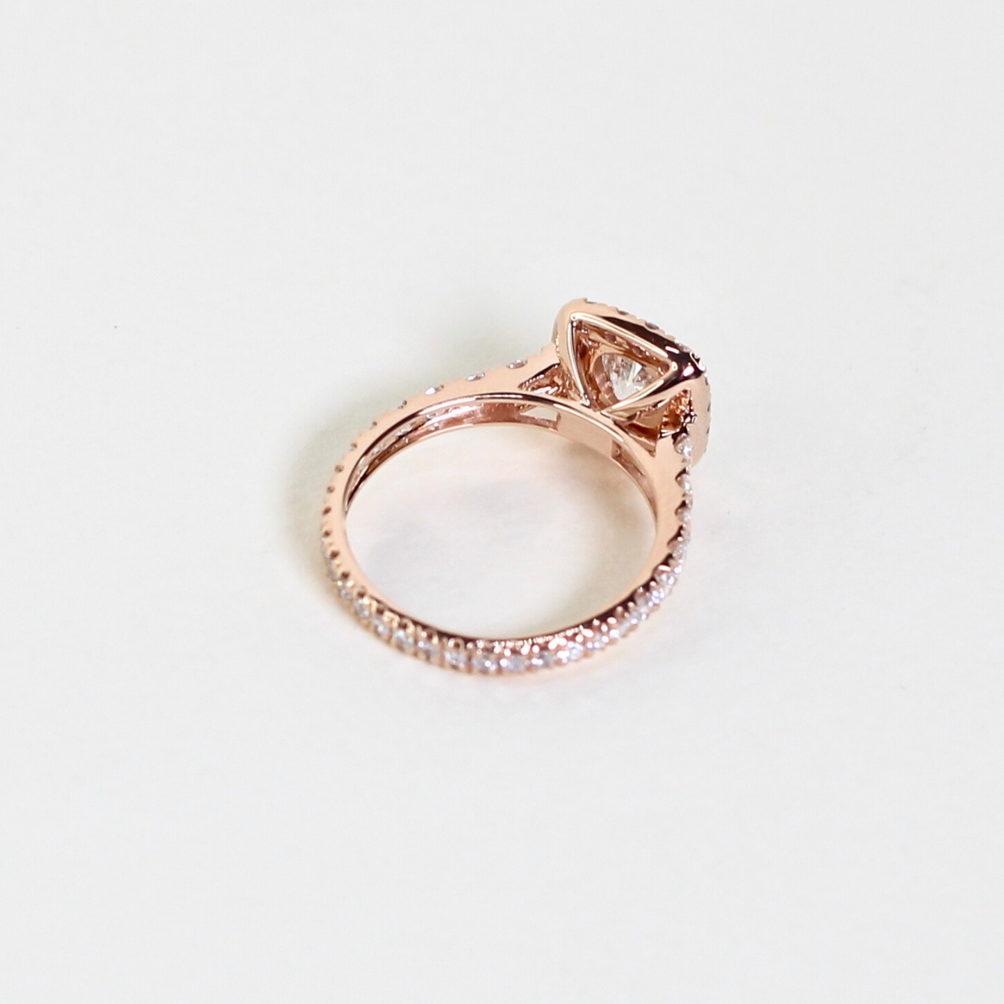 1.43cts Round cut Pavé ring with Halo