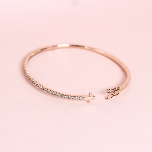 .89cts Round cut bangle