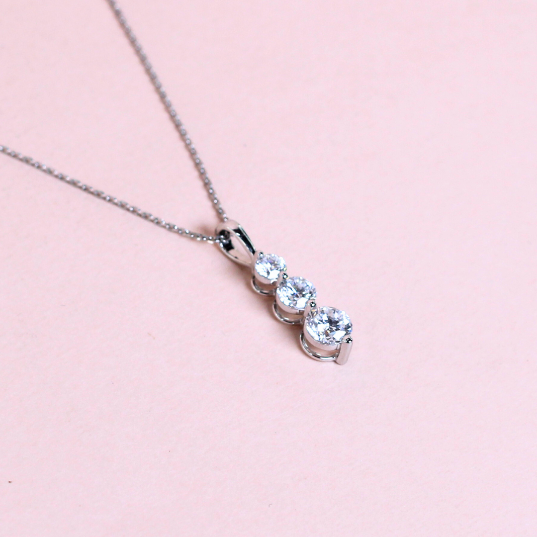 1.42cts Round cut Lab-grown Tres Marias necklace
