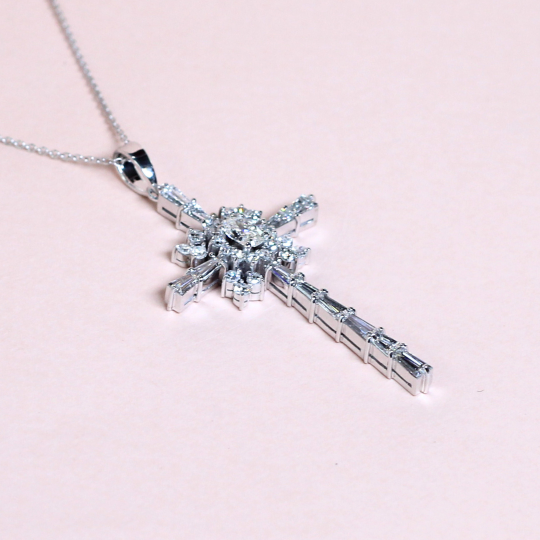 2.10cts Cross necklace