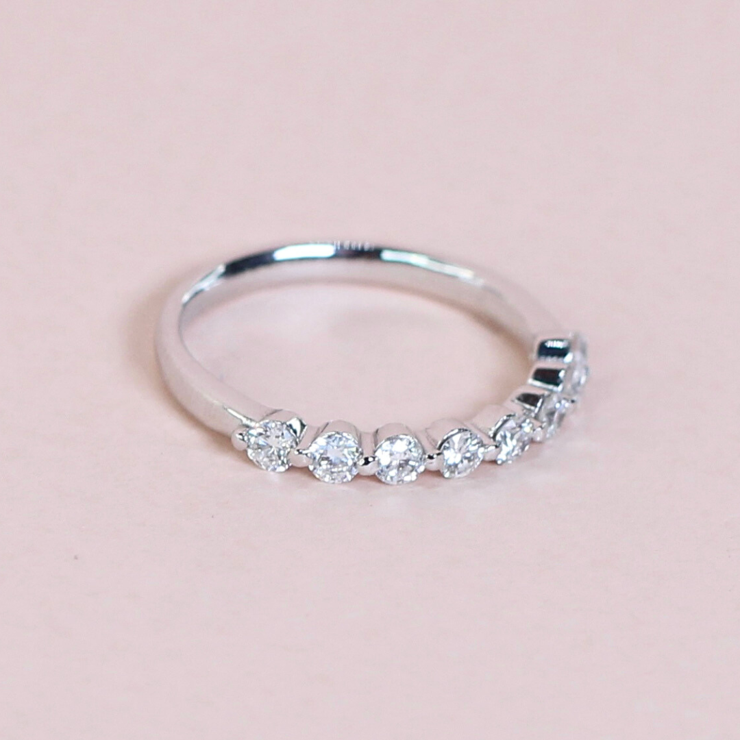 .40cts 8-stone Round cut Platinum ring