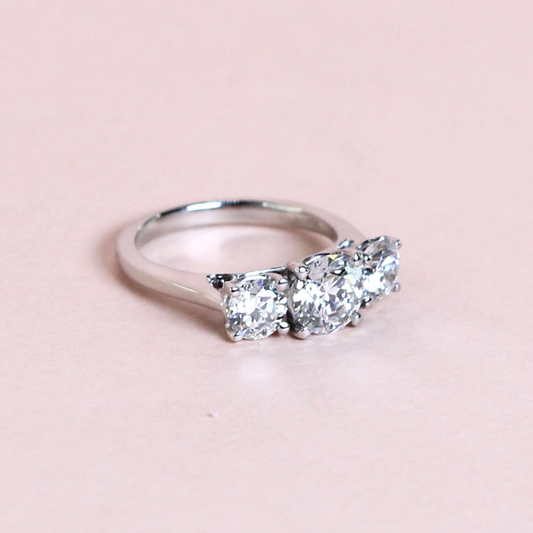 1.20cts Round cut Trilogy ring