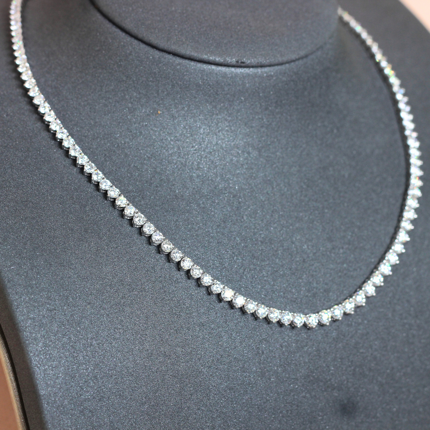 11cts Round cut Graduating Tennis necklace