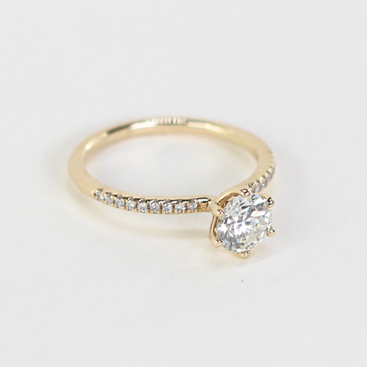 .81cts Round cut Pavé ring