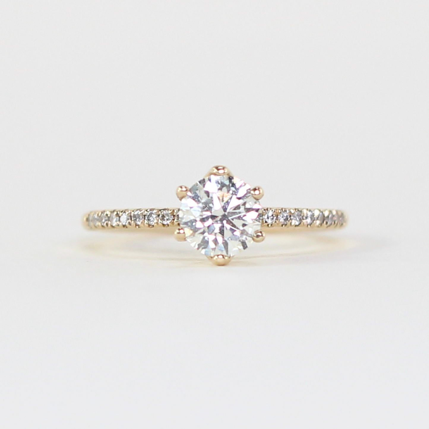 .91cts Round cut Pavé ring