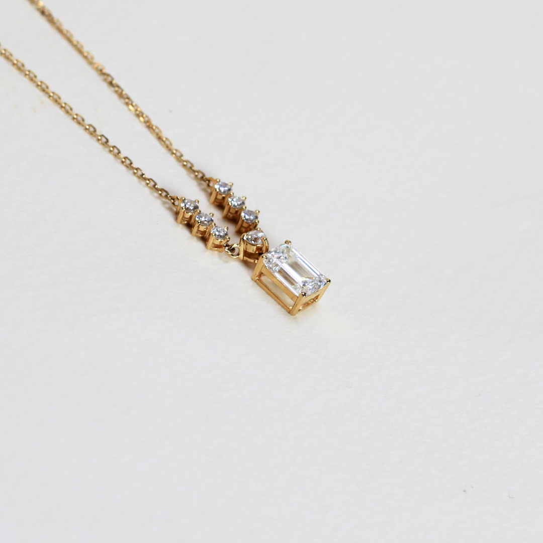 1.39cts Emerald Lab-grown necklace