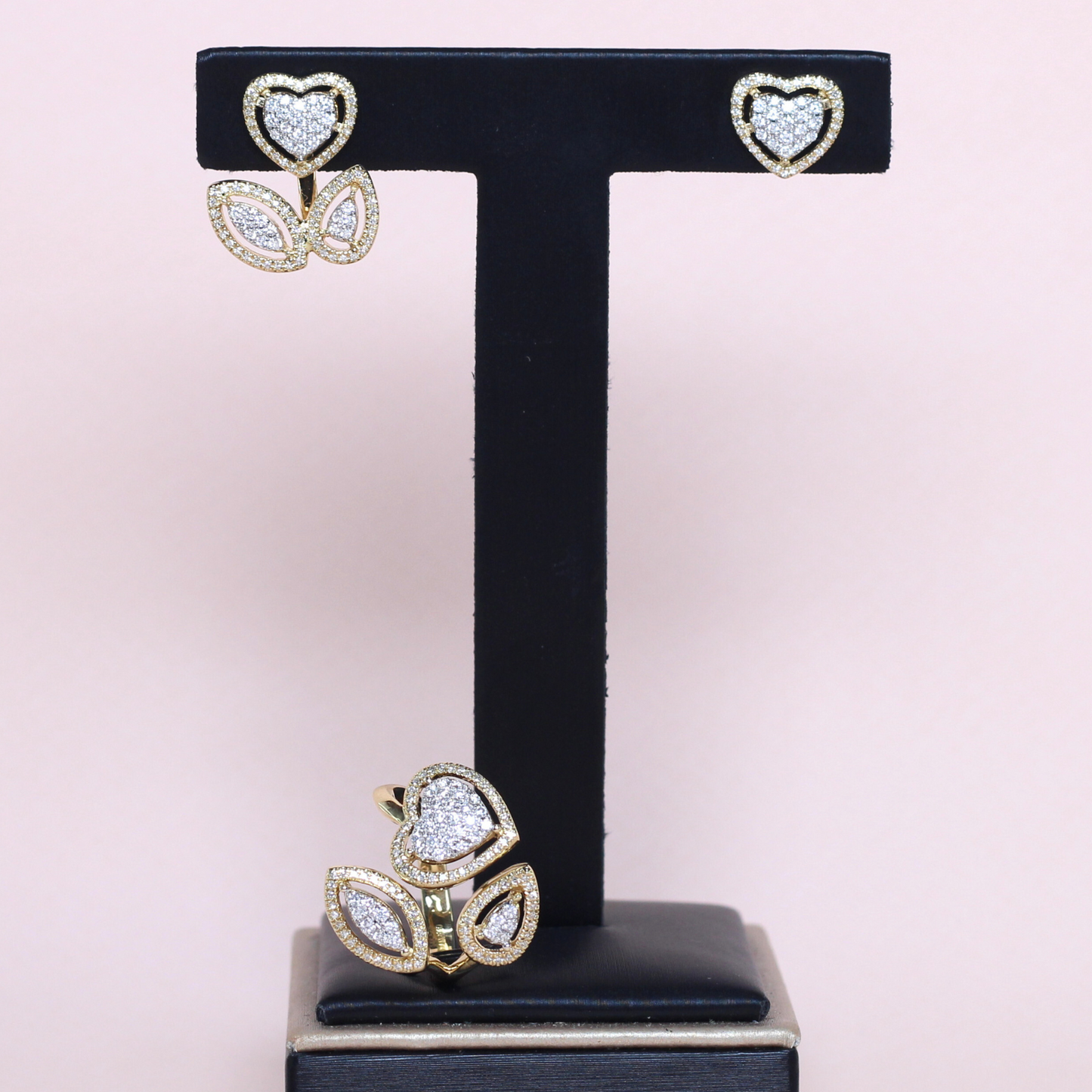 1.30cts Leaf Illusion set with detachable jacket