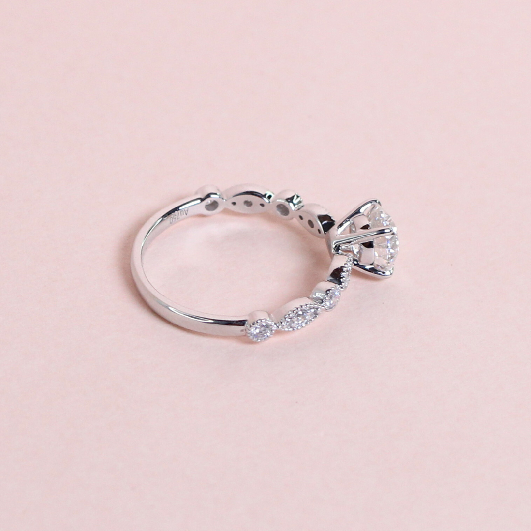 .95cts Round cut ring on modified band