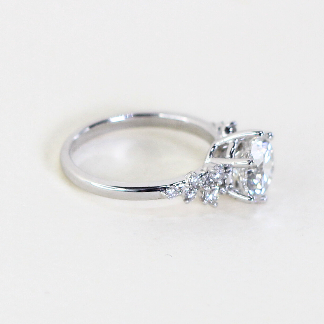 2.50cts Round cut Lab-grown ring on modified band