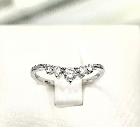 .26cts 5-stone Round cut Graduating Chevron ring
